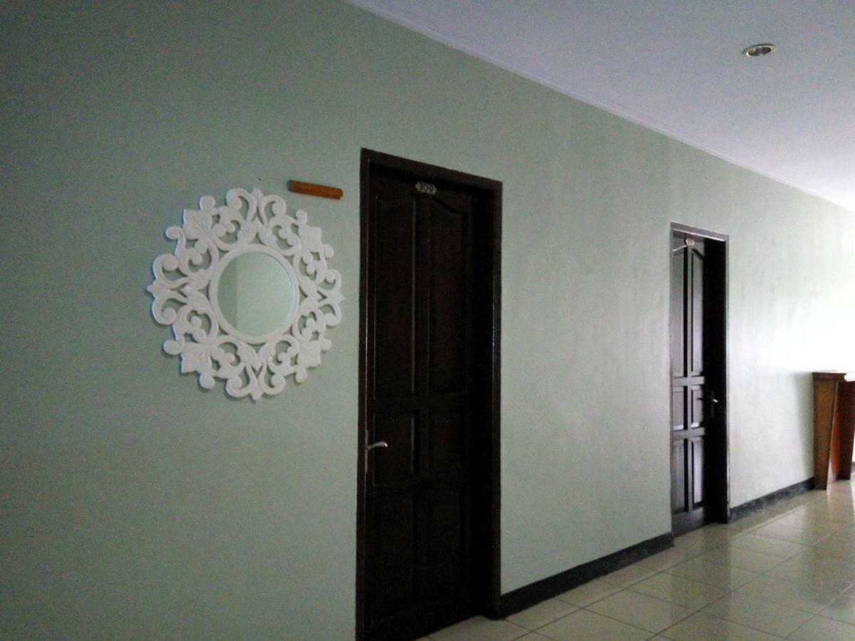 Reddoorz Syariah At Grand Taufiq Tarakan Exterior photo